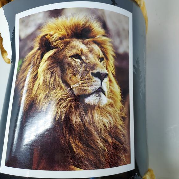 NEW Lion Plush Throw 50" x 60" - Picture 2 of 5